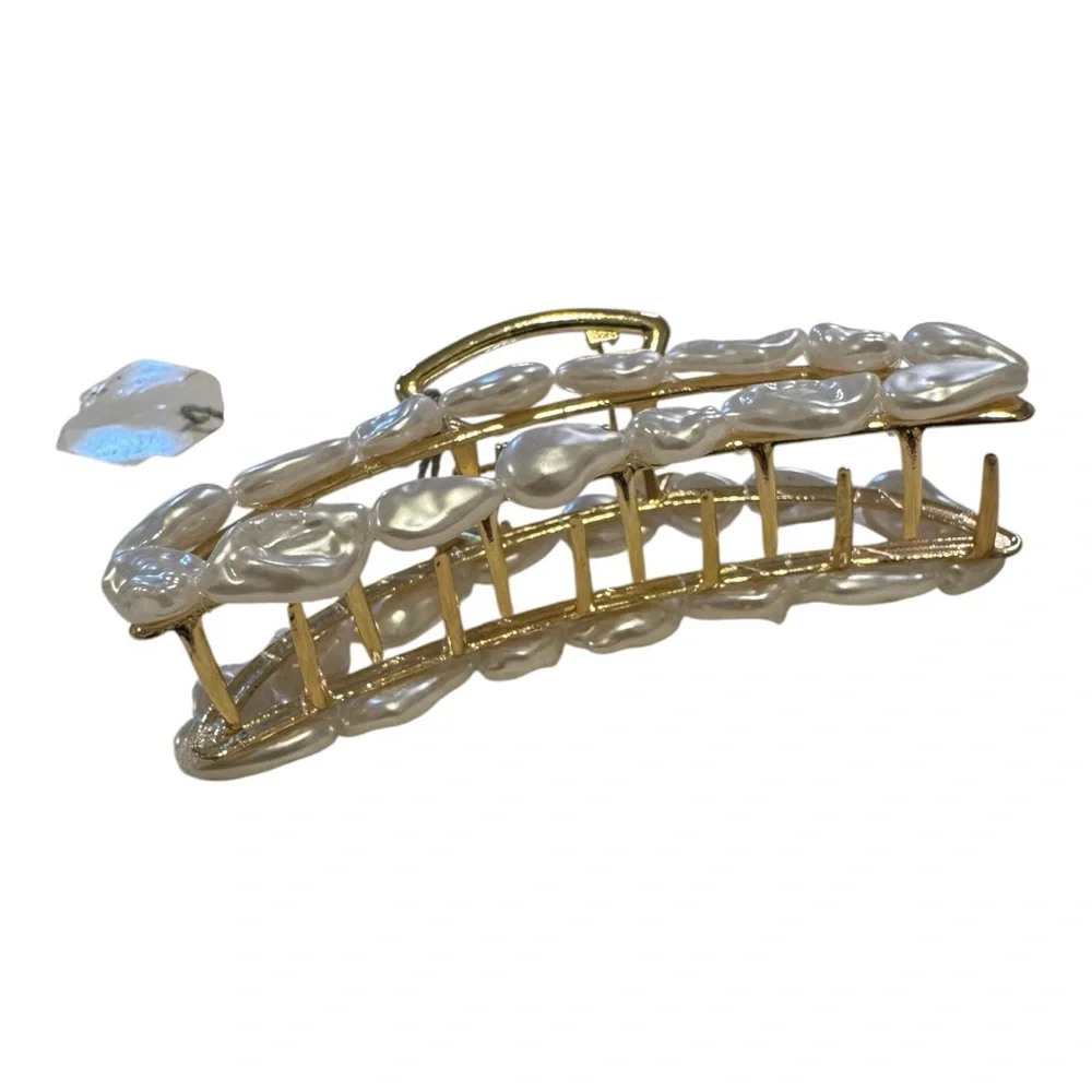 Elegant Pearl and Gold Hair Clip